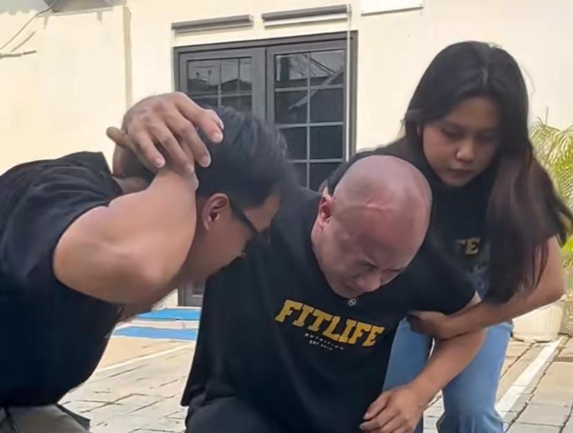 Momen Norman tak kuat menahan pukulan Yayan